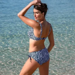 Adjustable bikini top