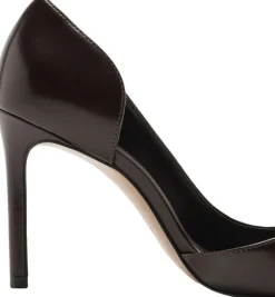 Asymmetrical heeled shoes