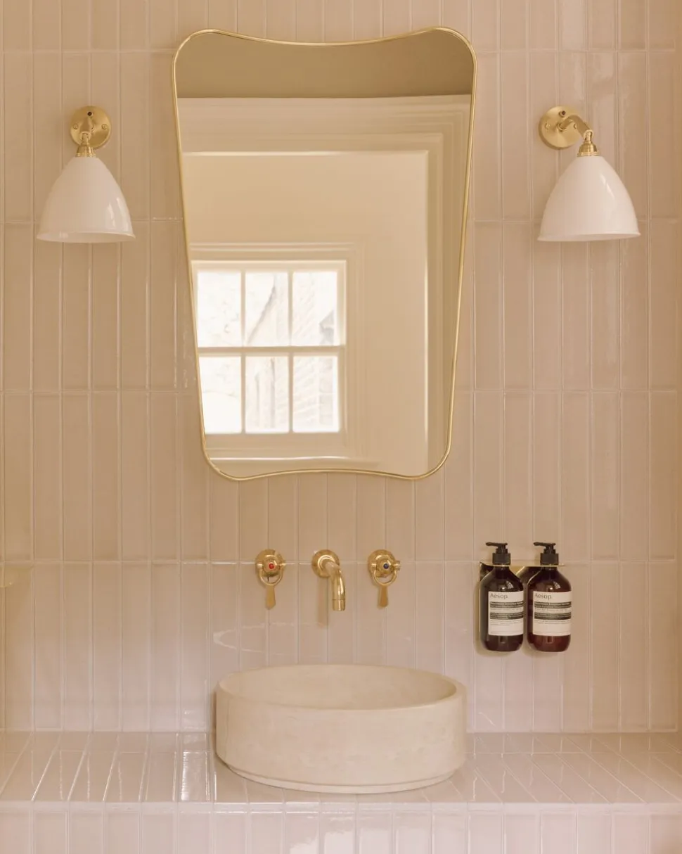 BL7 Wall lamp bone china/brass switch on backplate