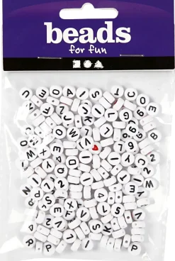 Bogstavperler, str. 7 mm, hulstr. 1,2 mm.