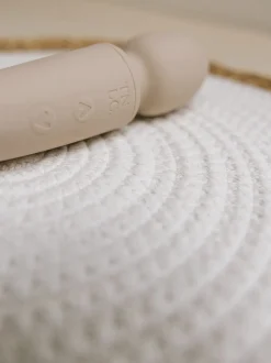 Cassia Magic Wand Vibrator