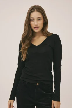 Cilla 16 V-halset bluse - 100% merino wool RWS