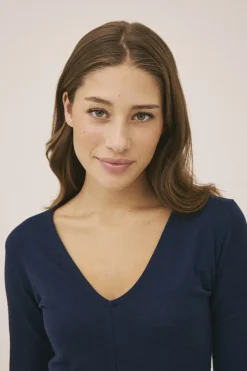 Cilla 16 V-halset bluse - 100% merino wool RWS