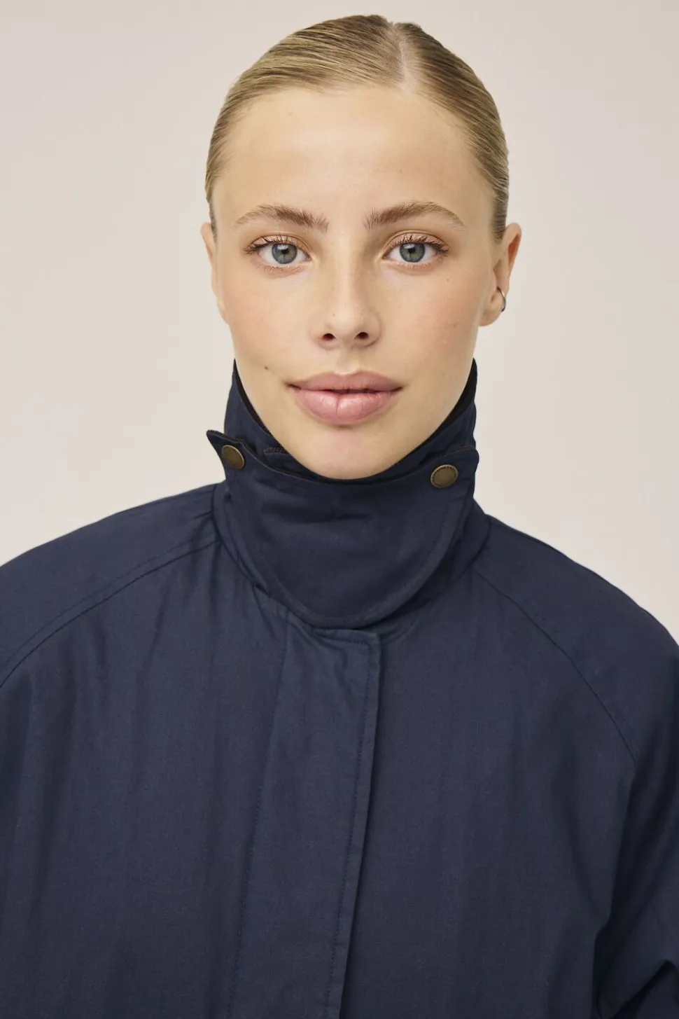 Emmy 4 coated jakke med fløjlskanter - GRS