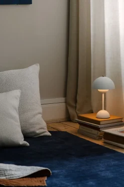 Flowerpot Portable Lamp VP9, Magnetic Charger