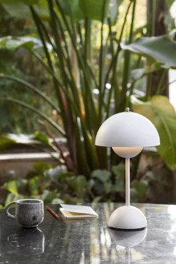 Flowerpot Portable Lamp VP9, Magnetic Charger