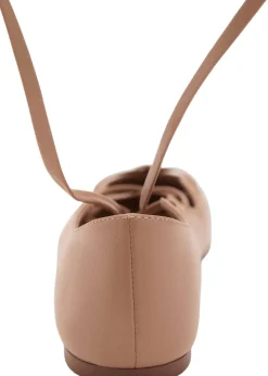 Leather ballerina with crossed stra