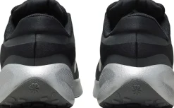 Revolution 7 Sneakers