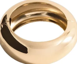 Rigid volume bracelet