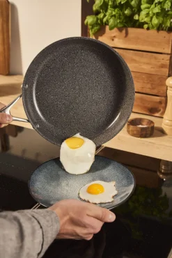 Salina Ceramic Stegepande, 28 cm, Aluminium, Titanium forstæ