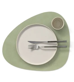 TABLE MAT CURVE L 37X44CM NUPO olive green